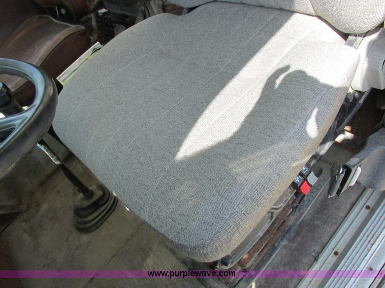 image for item I8964 1985 International F9370 tender truck