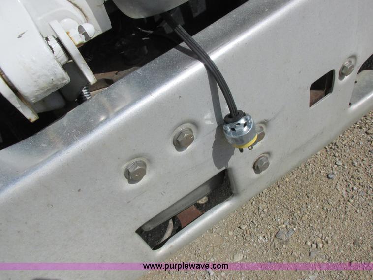 image for item I8964 1985 International F9370 tender truck