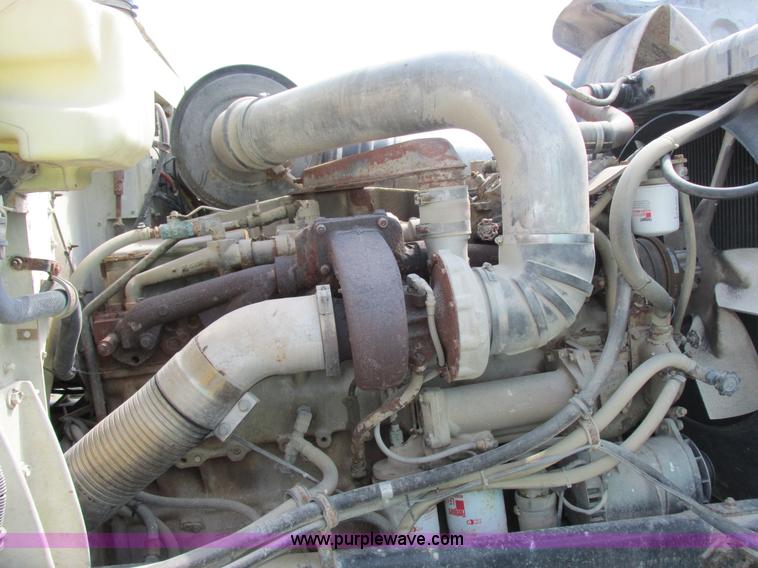 image for item I8964 1985 International F9370 tender truck