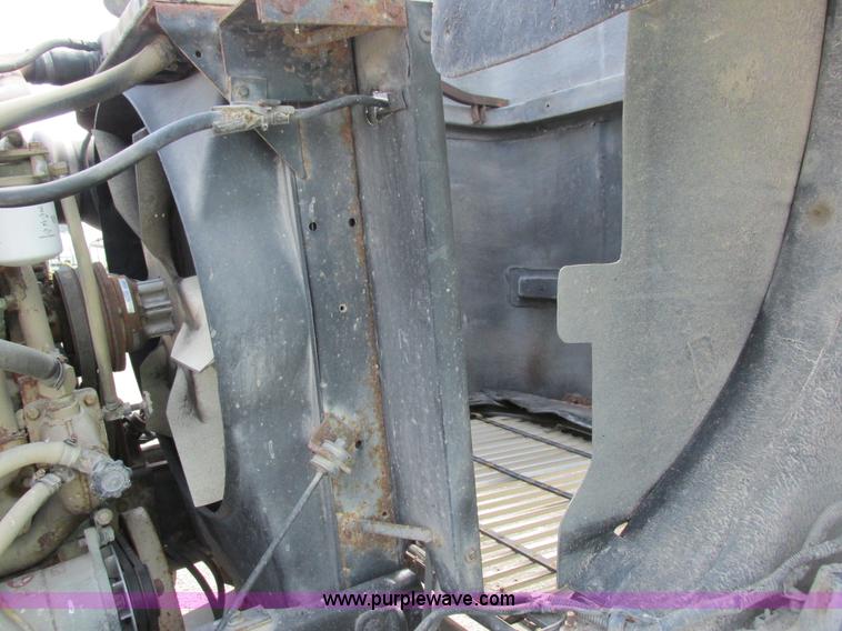 image for item I8964 1985 International F9370 tender truck