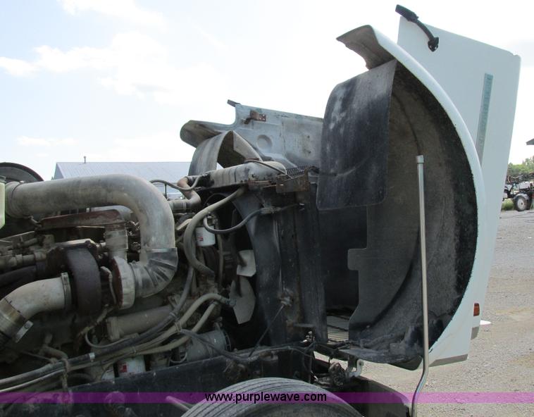 image for item I8964 1985 International F9370 tender truck