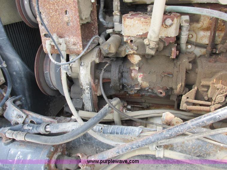 image for item I8964 1985 International F9370 tender truck