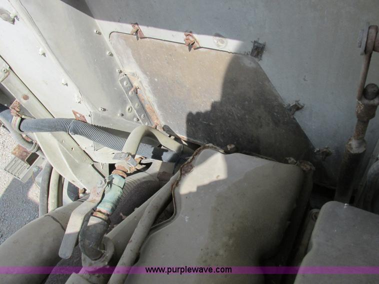 image for item I8964 1985 International F9370 tender truck