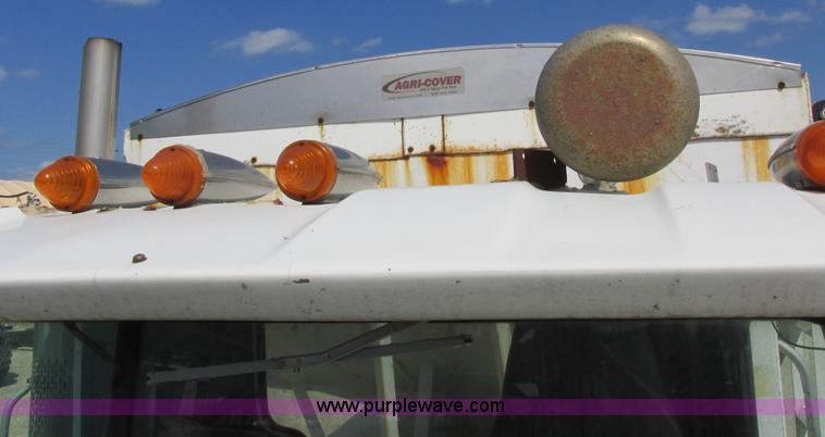 image for item I8964 1985 International F9370 tender truck