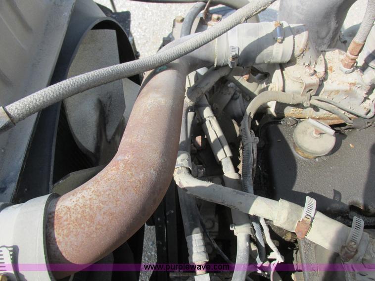 image for item I8964 1985 International F9370 tender truck