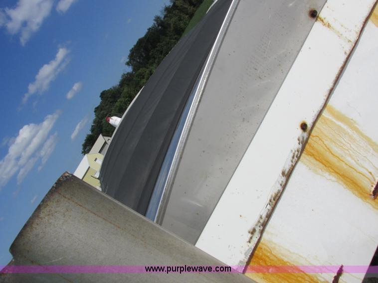 image for item I8964 1985 International F9370 tender truck