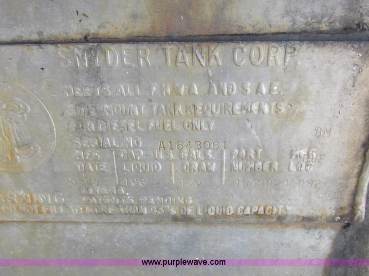 image for item I8964 1985 International F9370 tender truck