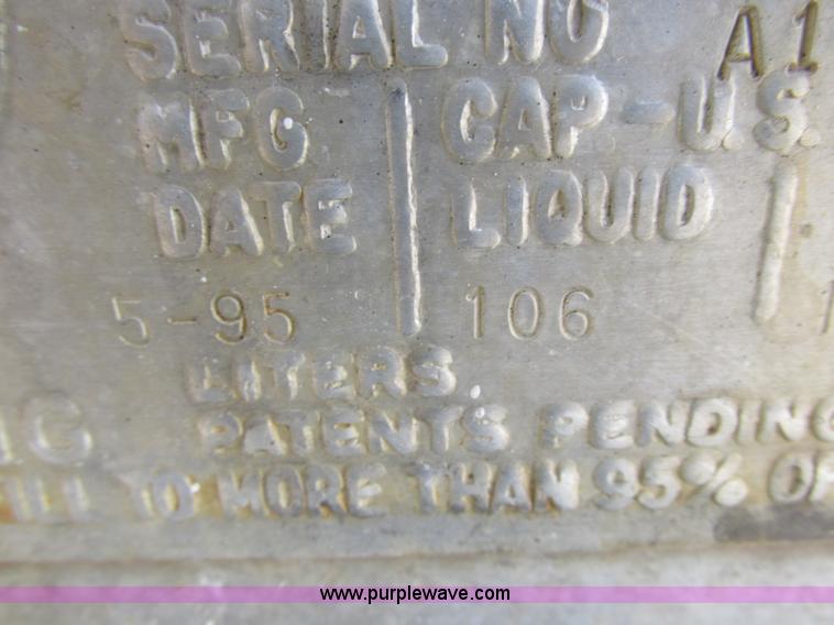 image for item I8964 1985 International F9370 tender truck