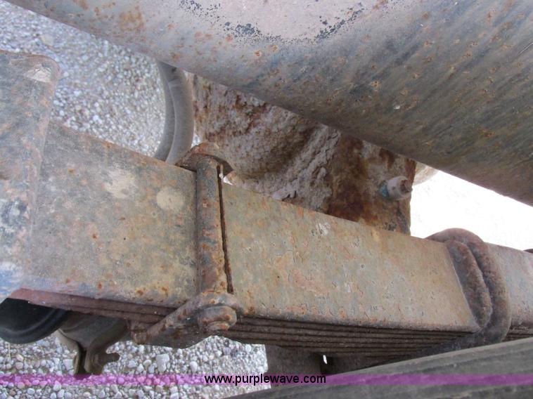 image for item I8964 1985 International F9370 tender truck