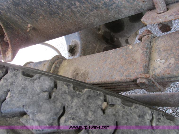 image for item I8964 1985 International F9370 tender truck