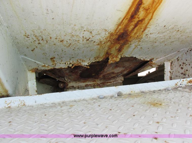 image for item I8964 1985 International F9370 tender truck