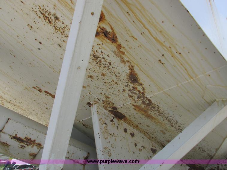 image for item I8964 1985 International F9370 tender truck