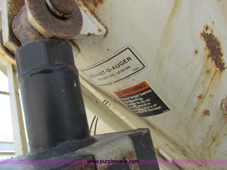 image for item I8964 1985 International F9370 tender truck