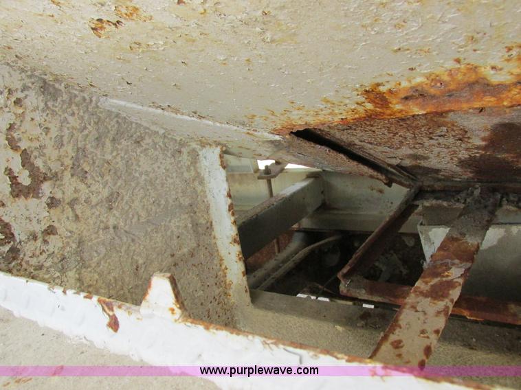 image for item I8964 1985 International F9370 tender truck