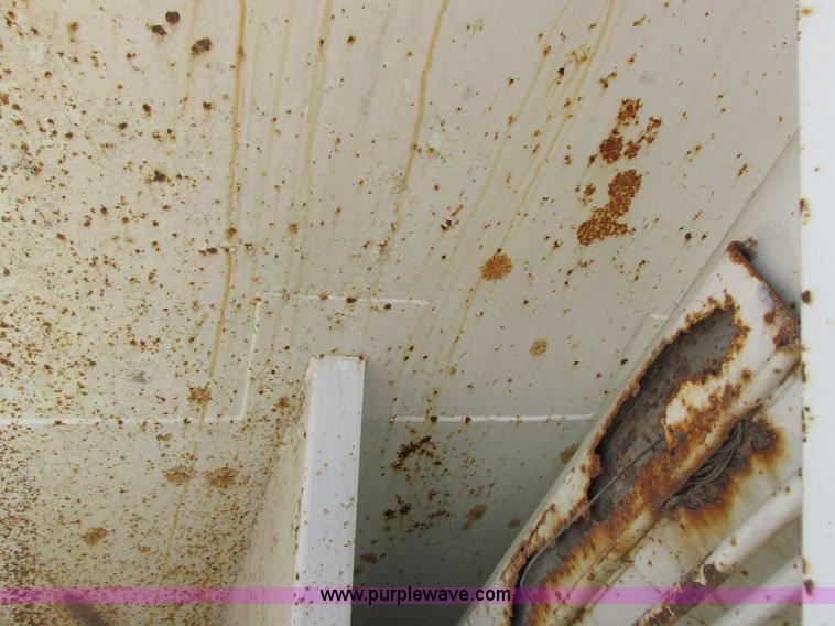 image for item I8964 1985 International F9370 tender truck