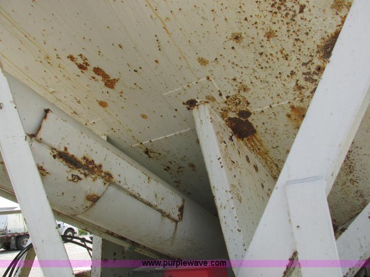 image for item I8964 1985 International F9370 tender truck