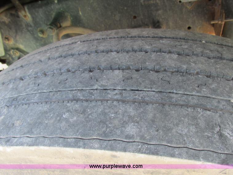 image for item I8964 1985 International F9370 tender truck