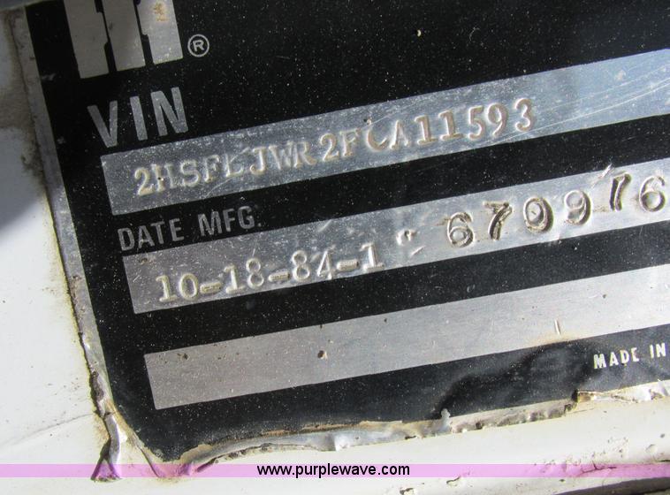 image for item I8964 1985 International F9370 tender truck