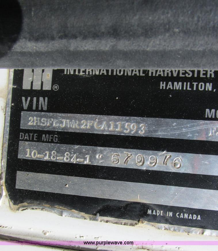 image for item I8964 1985 International F9370 tender truck