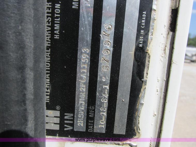 image for item I8964 1985 International F9370 tender truck