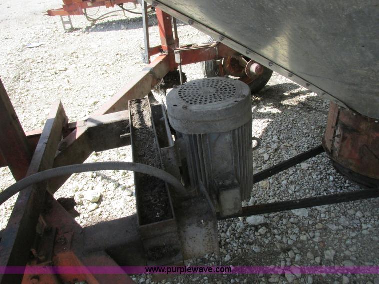 image for item I8965 G&T 570 grain dryer