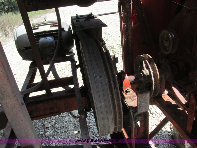 image for item I8965 G&T 570 grain dryer