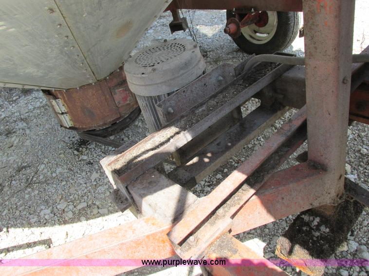 image for item I8965 G&T 570 grain dryer