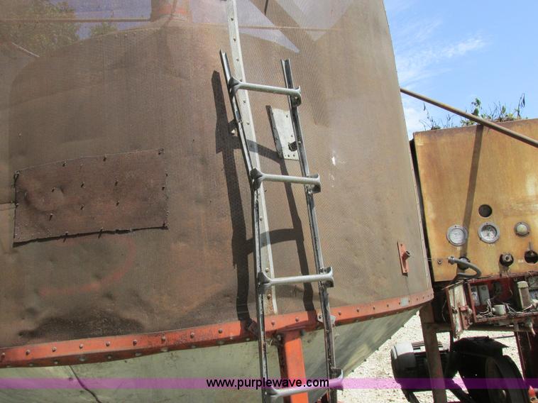 image for item I8965 G&T 570 grain dryer