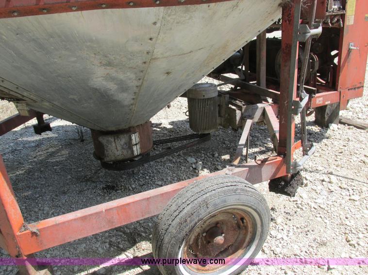 image for item I8965 G&T 570 grain dryer