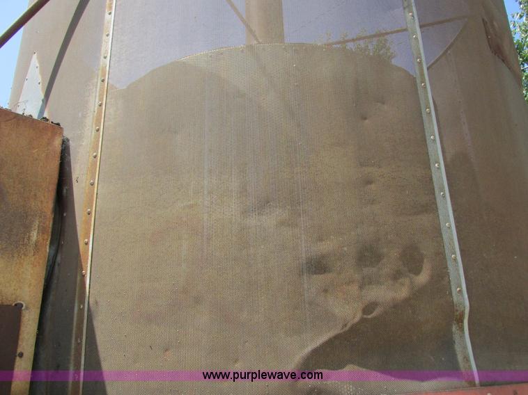 image for item I8965 G&T 570 grain dryer