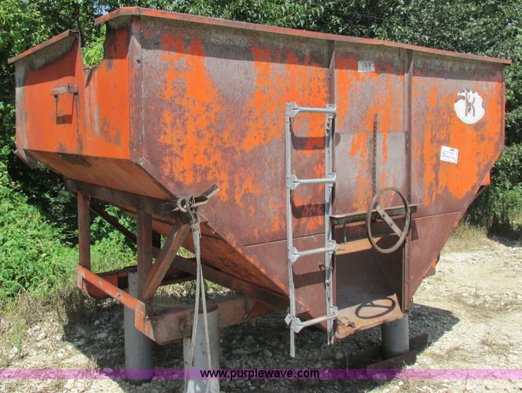 image for item I8967 Korhumel 220 gravity flow grain cart
