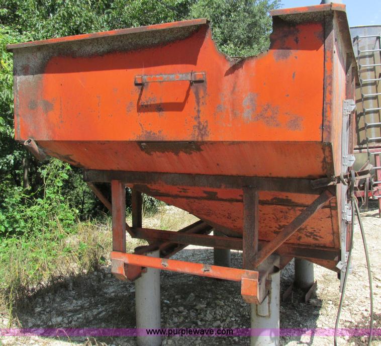 image for item I8967 Korhumel 220 gravity flow grain cart