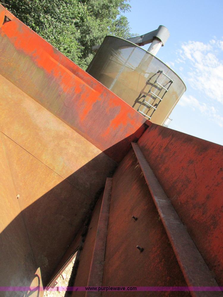 image for item I8967 Korhumel 220 gravity flow grain cart