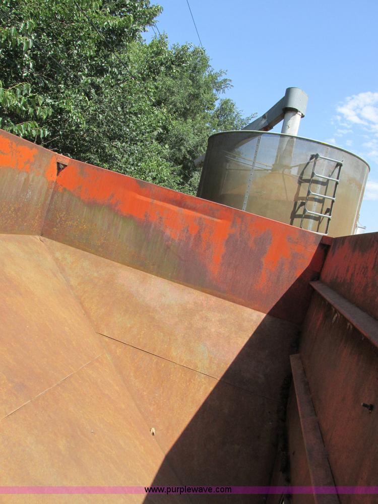 image for item I8967 Korhumel 220 gravity flow grain cart