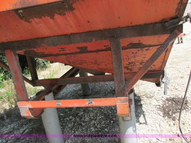 image for item I8967 Korhumel 220 gravity flow grain cart