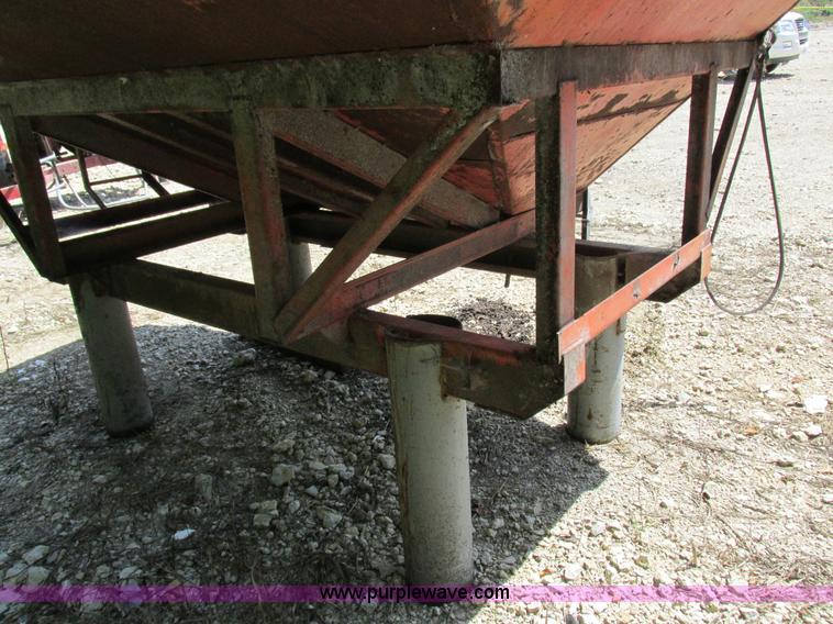 image for item I8967 Korhumel 220 gravity flow grain cart