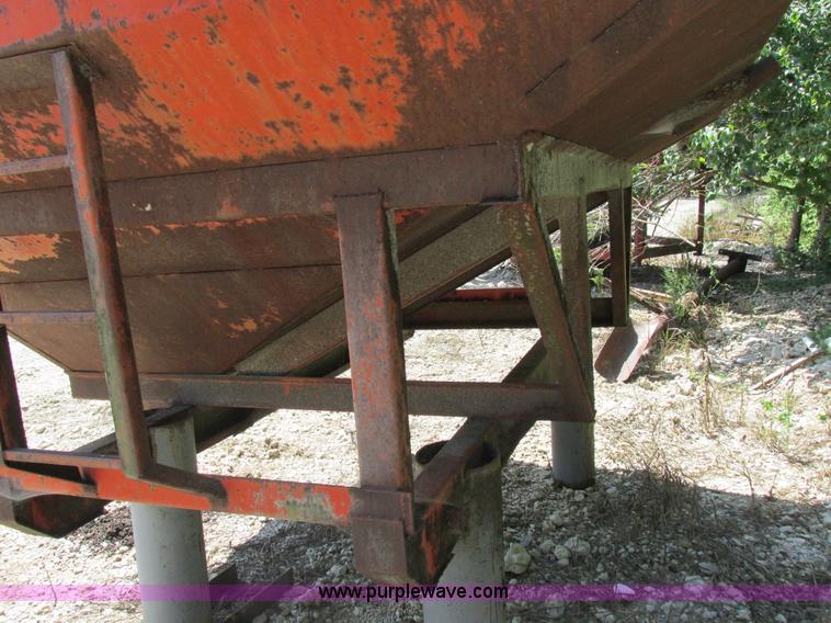 image for item I8967 Korhumel 220 gravity flow grain cart