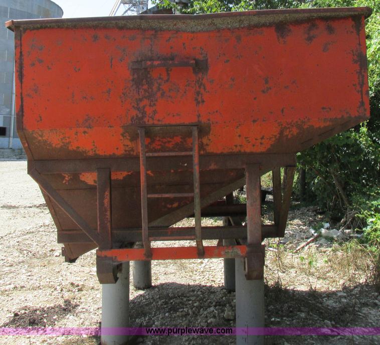 image for item I8967 Korhumel 220 gravity flow grain cart