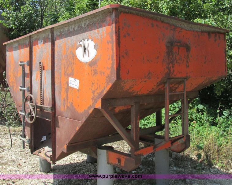 image for item I8967 Korhumel 220 gravity flow grain cart