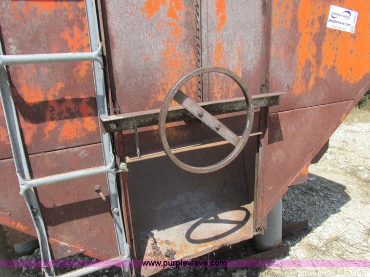 image for item I8967 Korhumel 220 gravity flow grain cart