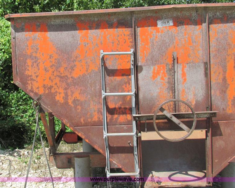 image for item I8967 Korhumel 220 gravity flow grain cart