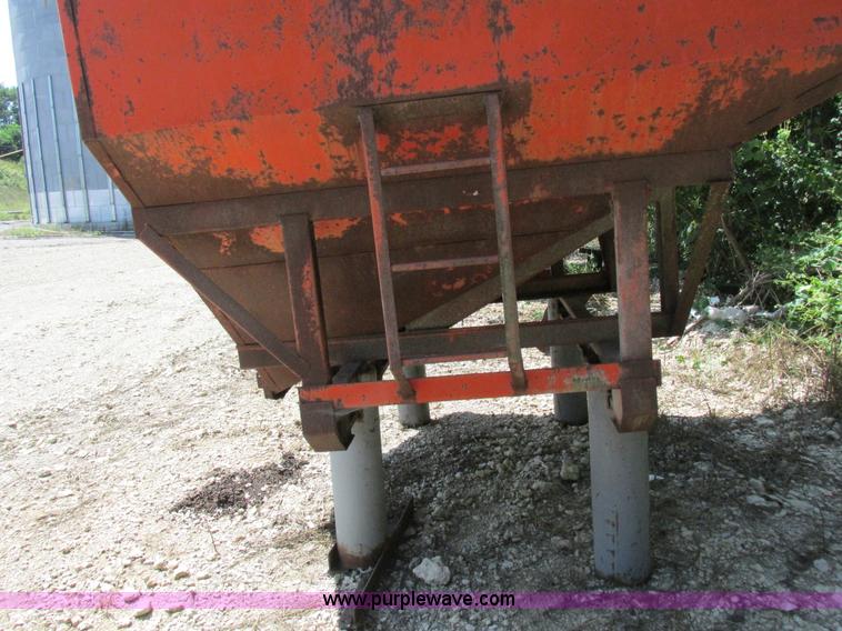 image for item I8967 Korhumel 220 gravity flow grain cart