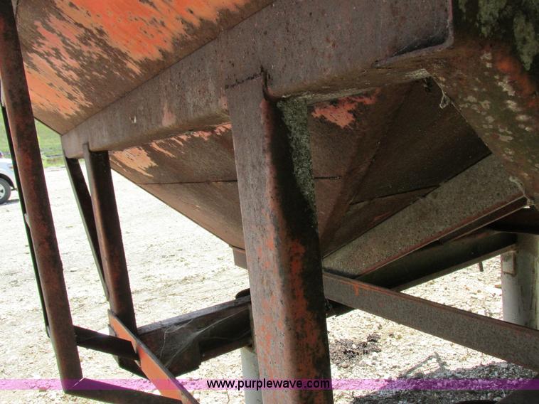 image for item I8967 Korhumel 220 gravity flow grain cart