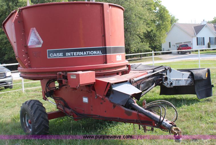 image for item J2007 Case IH 8610 bale processor