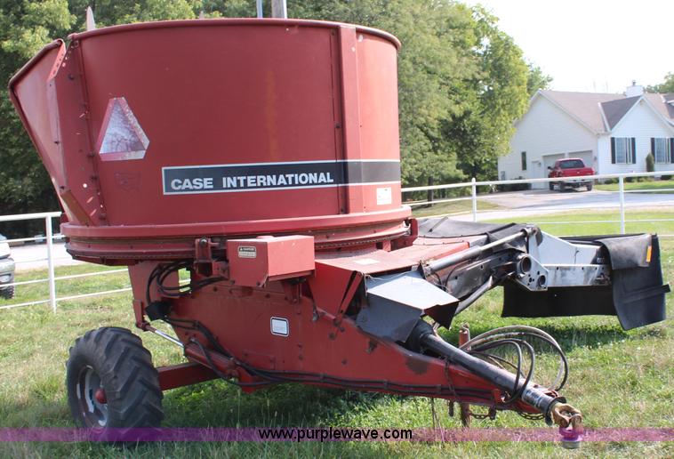 image for item J2007 Case IH 8610 bale processor