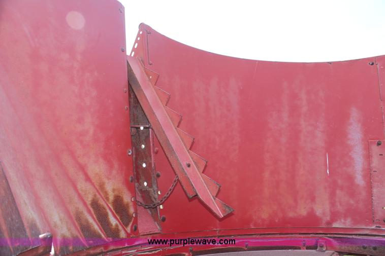 image for item J2007 Case IH 8610 bale processor