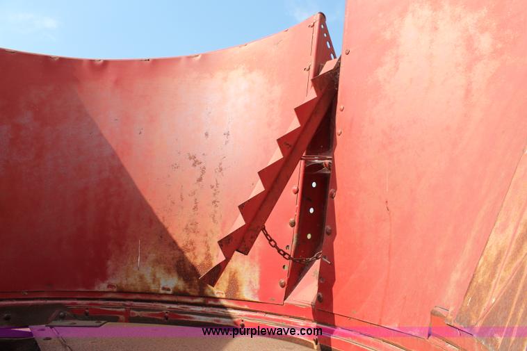 image for item J2007 Case IH 8610 bale processor