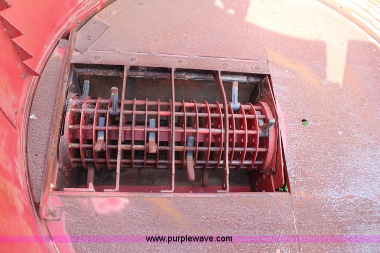 image for item J2007 Case IH 8610 bale processor