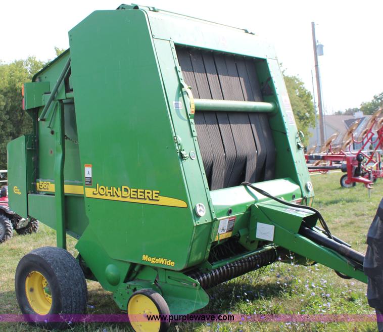image for item J2008 2003 John Deere 567 round baler