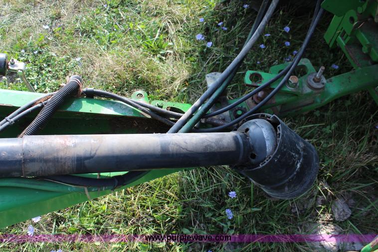 image for item J2008 2003 John Deere 567 round baler